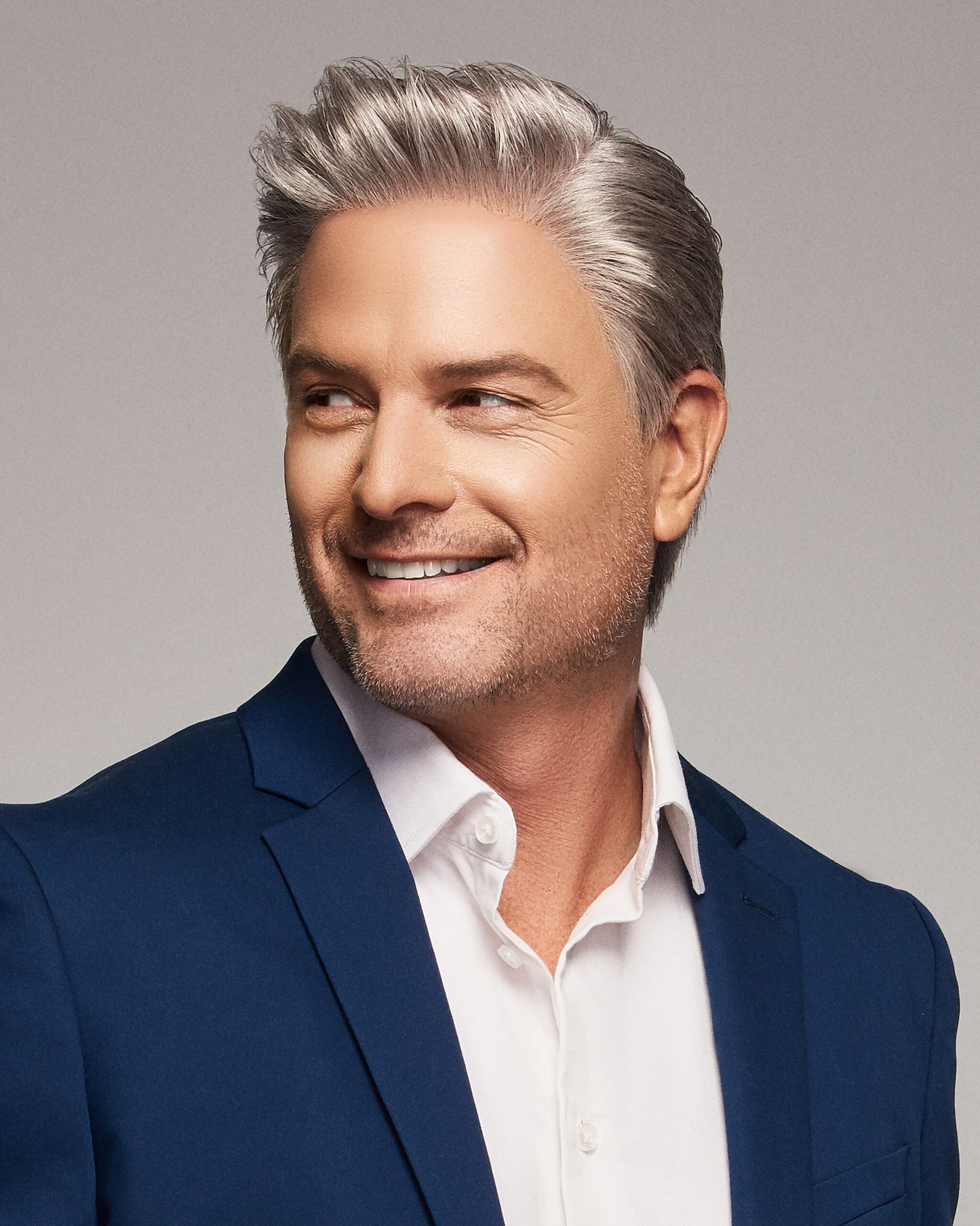 Distinguished by HIM monofilament top, lace front, hand tied / human hair 60%, synthetic hair 40% blend mix