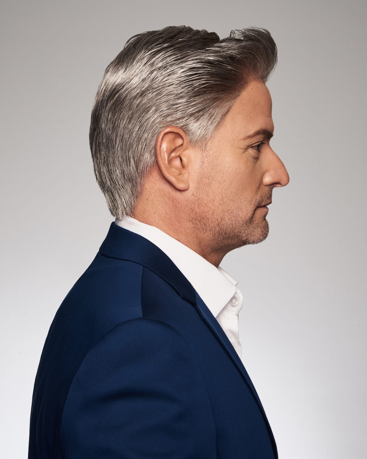 Distinguished by HIM monofilament top, lace front, hand tied / human hair 60%, synthetic hair 40% blend mix