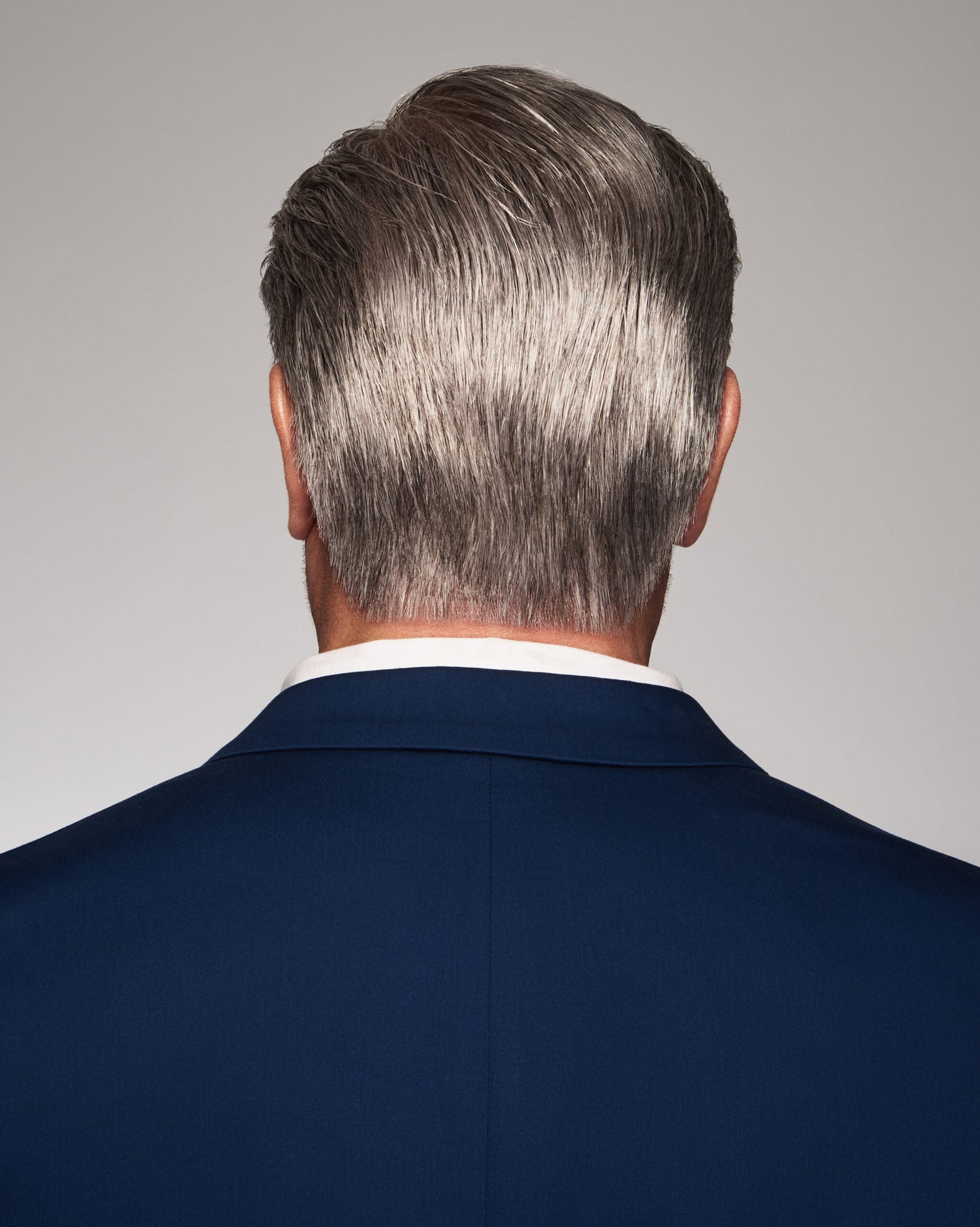 Distinguished by HIM monofilament top, lace front, hand tied / human hair 60%, synthetic hair 40% blend mix